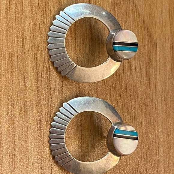 Vintage Zuni round sterling silver earrings, inlaid with turquoise, onyx and MOP - Picture 3 of 14
